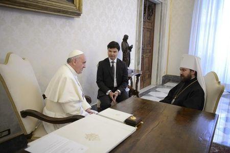 Pope Francis (L) talks with Metropolitan Hilarion, the foreign minister of the Russian Orthodox Church, during a private meeting at the Vatican March 20, 2013. REUTERS/Osservatore Romano